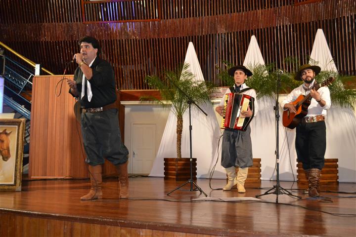 Programação prossegue com show de Fábio de Oliveira